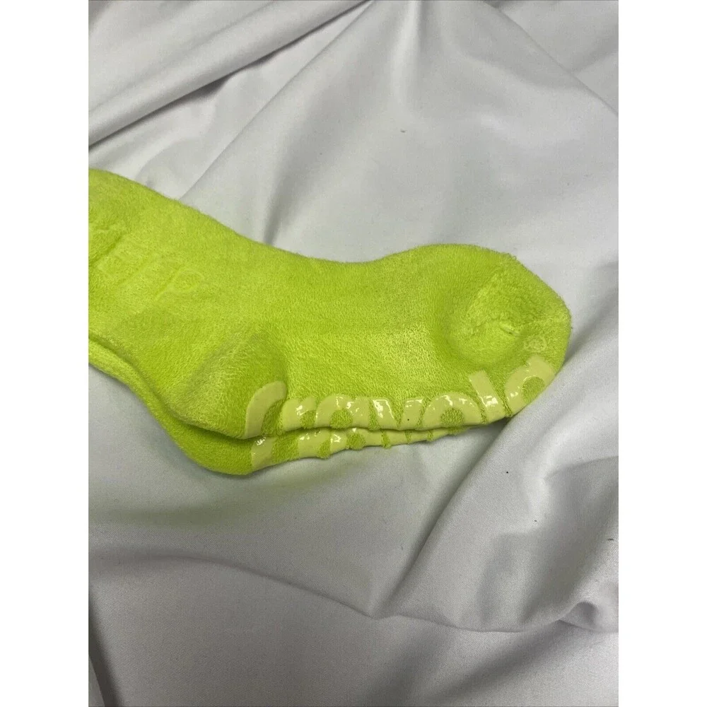 New Crayola 2-pack With Grips Terry Eyelash Wave Socks / Kids Socks 4 pairs